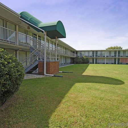 Express Airport Inn Sandston Exterior photo