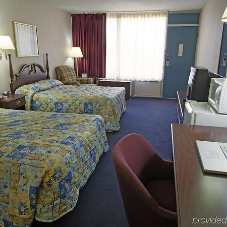 Express Airport Inn Sandston Room photo