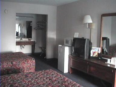 Express Airport Inn Sandston Room photo