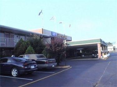 Express Airport Inn Sandston Exterior photo