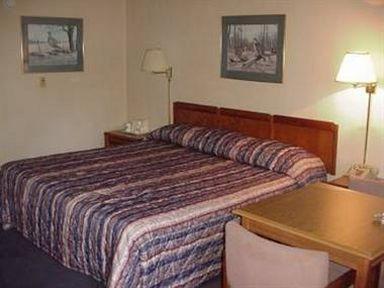 Express Airport Inn Sandston Room photo