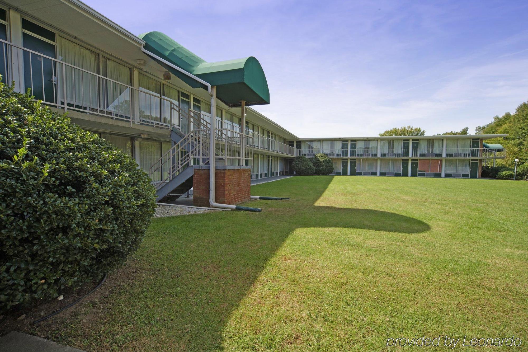 Express Airport Inn Sandston Exterior photo