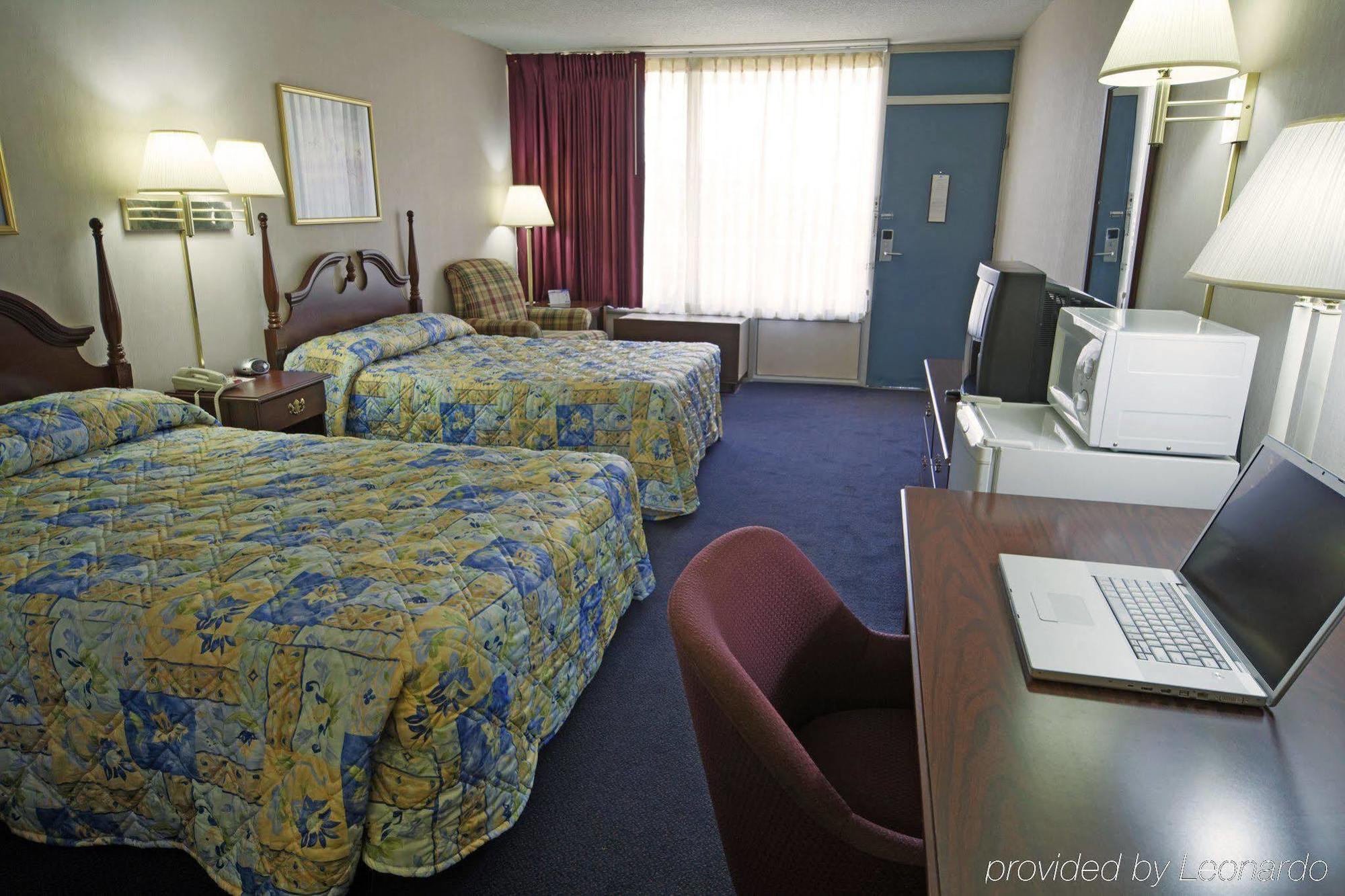 Express Airport Inn Sandston Room photo