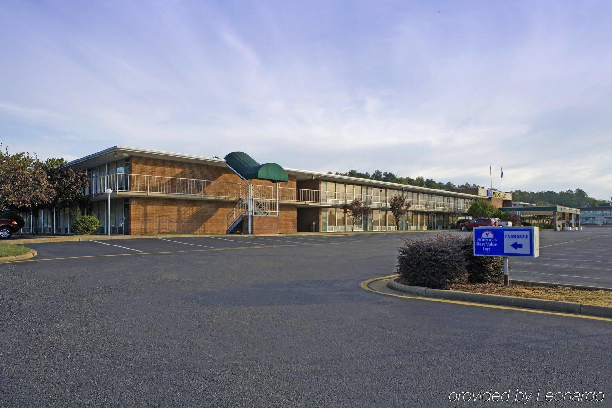 Express Airport Inn Sandston Exterior photo